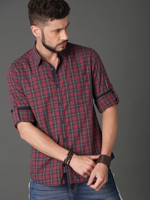 

Roadster Men Maroon & Navy Blue Yarn Dyed Checked Casual Shirt