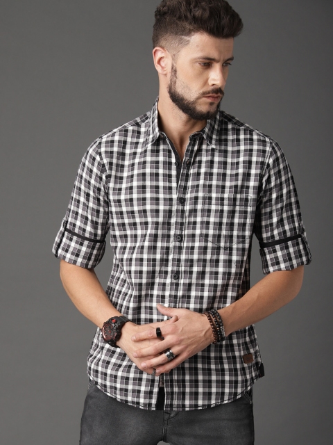 

Roadster Men Black & White Regular Fit Summer Check Casual Shirt