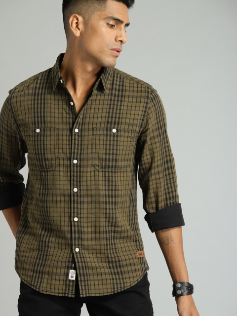

Roadster Men Green & Black Regular Fit Checked Casual Shirt