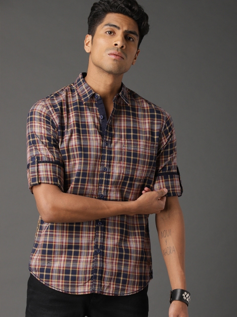 

Roadster Men Navy Blue & Mustard Yellow Regular Fit Checked Casual Shirt