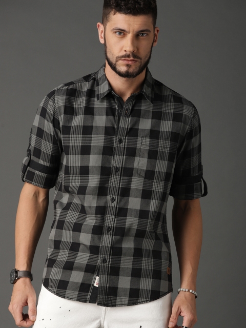 

Roadster Men Black & Grey Regular Fit Checked Casual Shirt