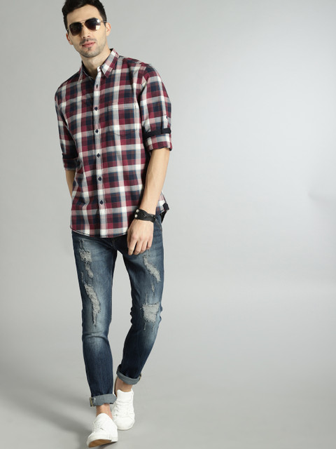 

Roadster Men Maroon & Navy Blue Regular Fit Checked Casual Shirt