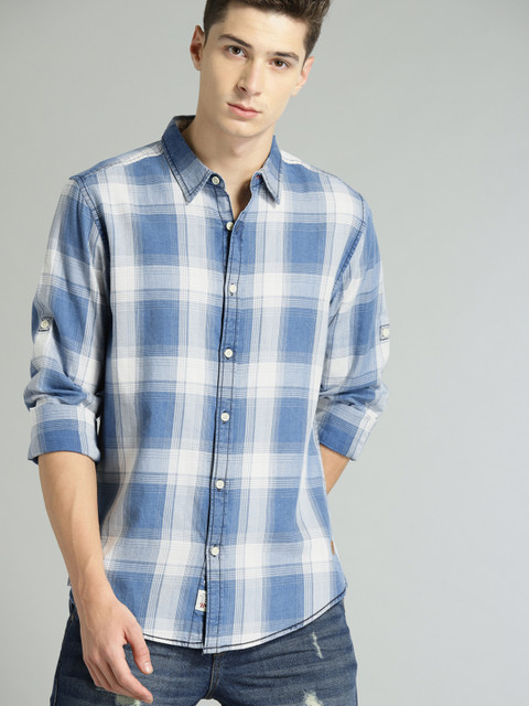 

Roadster Men Blue & White Regular Fit Checked Casual Shirt
