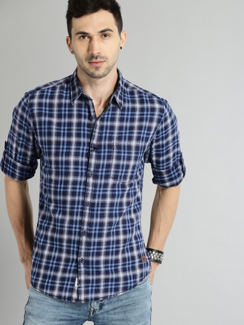 

Roadster Men Navy Blue & White Washed Indigo Checked Casual Shirt