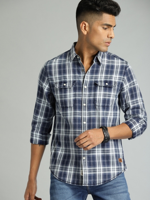 

Roadster Men Blue & White Regular Fit Checked Casual Shirt