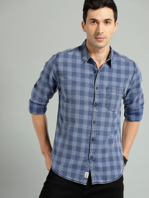 

Roadster Men Blue Slim Fit Checked Casual Shirt
