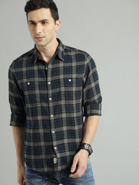 

Roadster Men Navy Blue & Grey Regular Fit Checked Casual Shirt