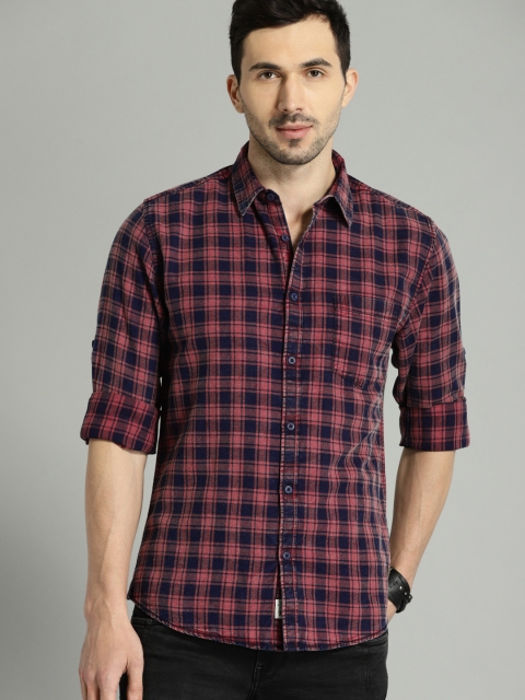 

Roadster Men Navy Blue & Red Regular Fit Checked Casual Shirt