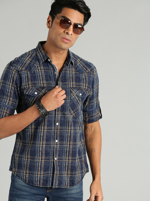 

Roadster Men Navy Blue & Brown Regular Fit Self Design Casual Shirt