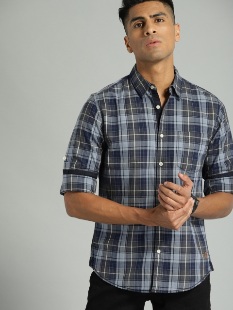 

Roadster Men Navy Blue & Grey Regular Fit Checked Casual Shirt