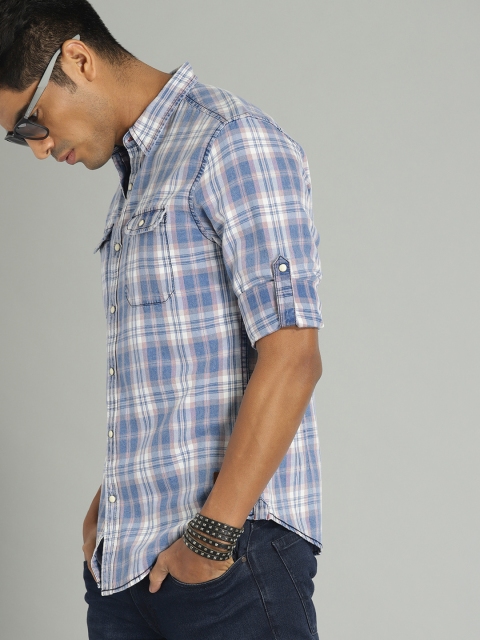 

Roadster Men Blue & White Regular Fit Checked Casual Shirt