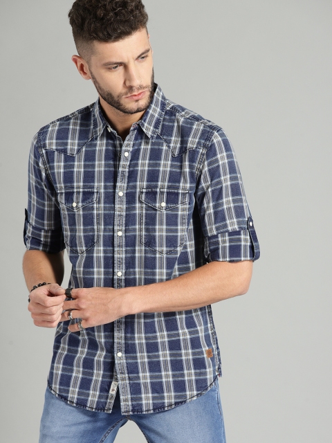 

Roadster Men Blue & White Regular Fit Checked Casual Shirt