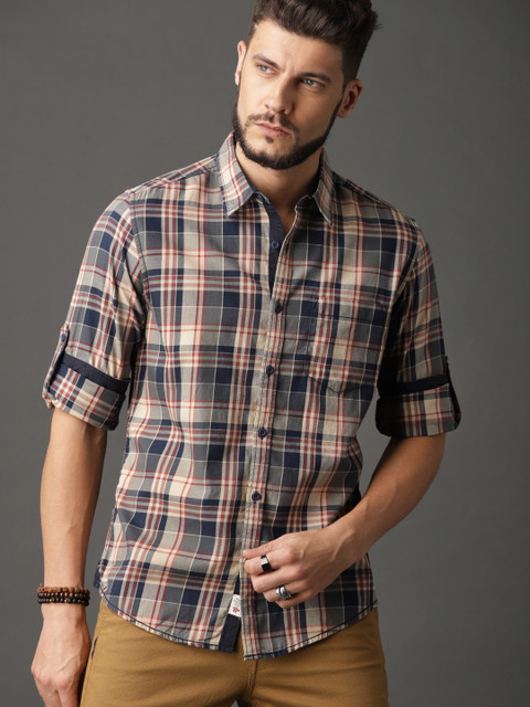 

Roadster Men Grey & Navy Blue Regular Fit Checked Casual Shirt