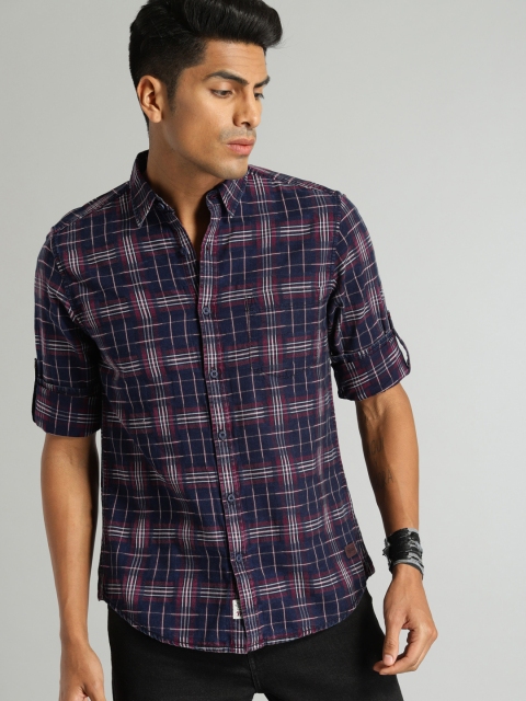 

Roadster Men Navy Blue & Maroon Washed Indigo Checked Casual Shirt