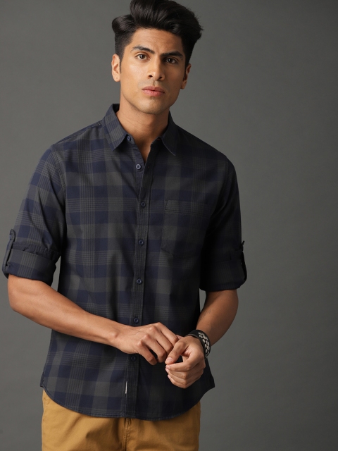 

Roadster Men Olive Green & Navy Blue Regular Fit Checked Casual Shirt