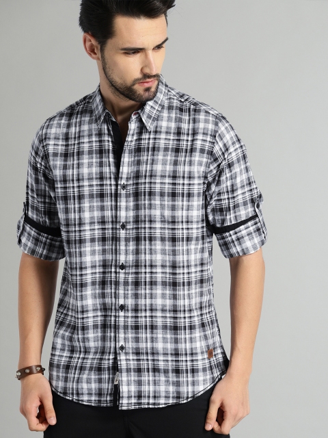 

Roadster Men Black & White Regular Fit Checked Casual Shirt