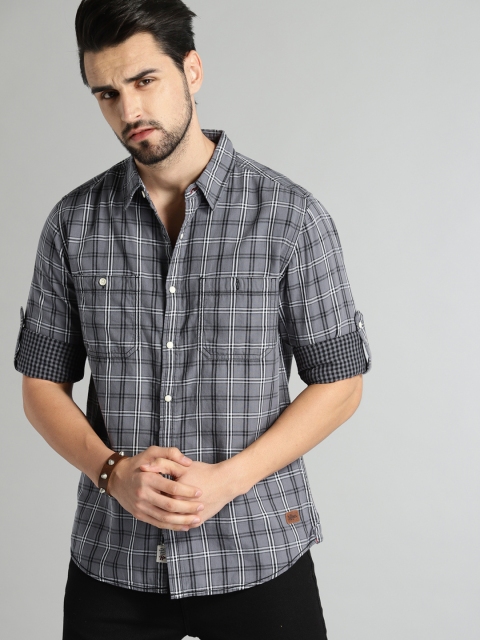 

Roadster Men Grey & Black Michael Regular Fit Checked Casual Shirt