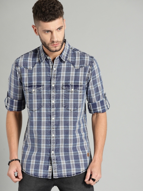 

Roadster Men Blue & White Regular Fit Checked Casual Shirt