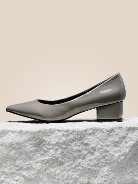 

her by invictus Women Grey Solid Cushioned Pumps