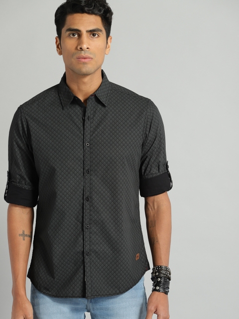 

Roadster Men Black Regular Fit Printed Casual Shirt