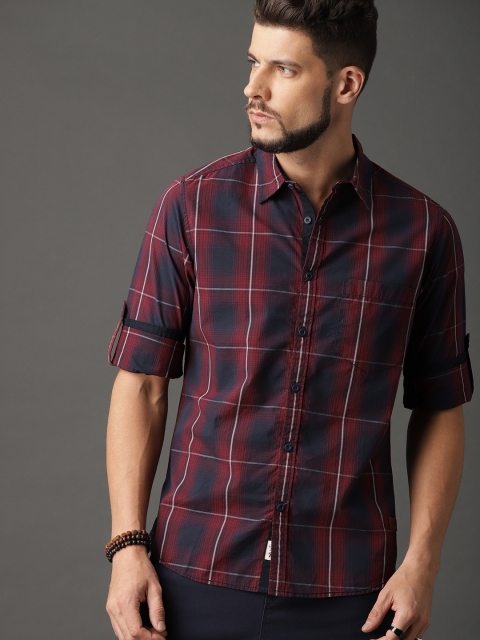 

Roadster Men Maroon & Navy Regular Fit Shadow Check Casual Shirt