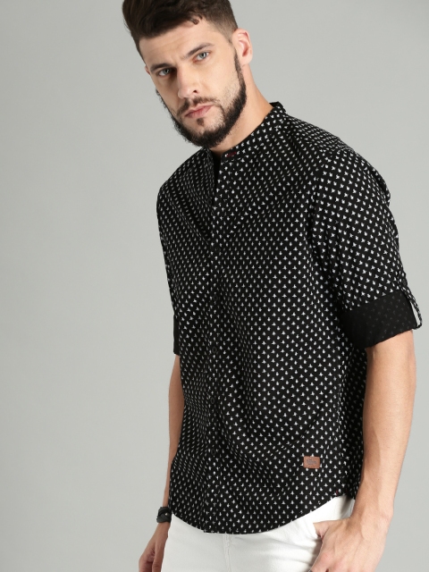 

Roadster Men Black & White Regular Fit Printed Cotton Casual Shirt