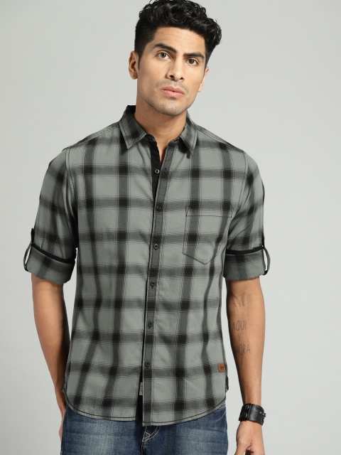 

Roadster Men Charcoal Grey & Black Regular Fit Checked Casual Shirt