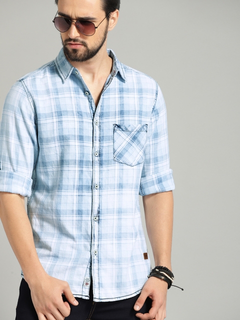 

Roadster Men Blue & White Regular Fit Checked Casual Shirt