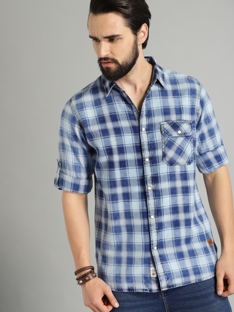 

Roadster Men Blue & White Regular Fit Checked Casual Shirt