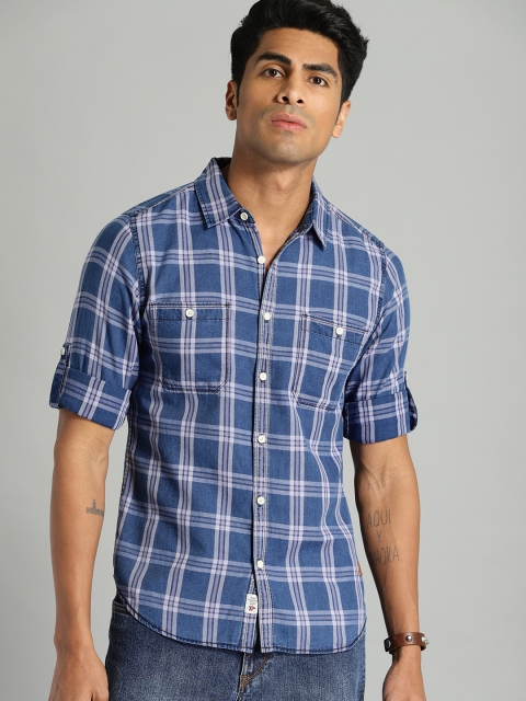 

Roadster Men Blue & Pink Regular Fit Checked Casual Shirt