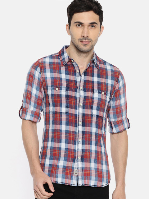 

Roadster Men Blue & Red Regular Fit Checked Casual Shirt
