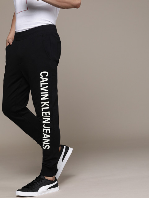 

Calvin Klein Jeans Men Black Printed Straight Fit Joggers