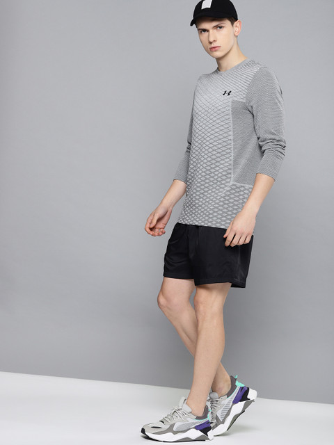 

UNDER ARMOUR Men Grey Self-Design Vanish Seamless Novelty Round Neck T-Shirt