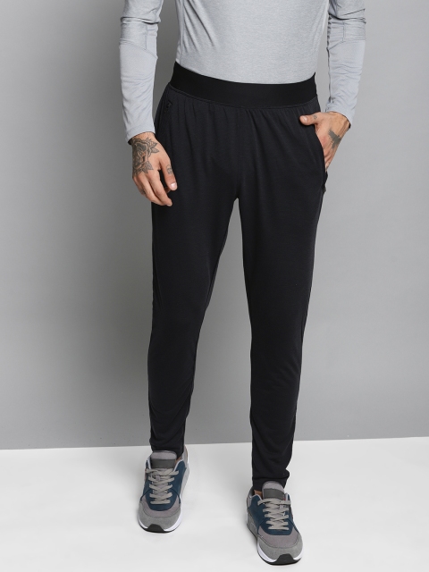 

UNDER ARMOUR Men Black Streaker 2.0 Knitted Solid Track Pants