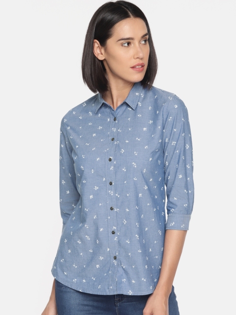 

Lee Women Blue & White Regular Fit Printed Casual Shirt