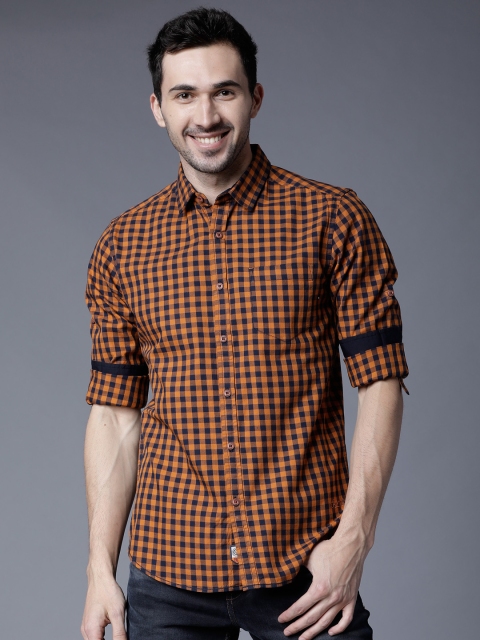 

LOCOMOTIVE Men Navy Blue & Orange Slim Fit Checked Casual Shirt