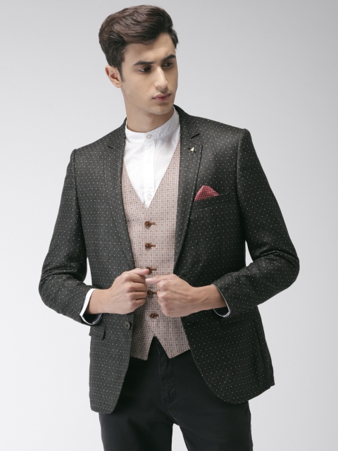 

Arrow Men Black & Brown Body Tailored Fit Self Design Blazer with Waistcoat