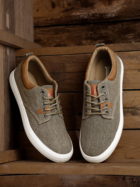 

Roadster Men Brown Sneakers