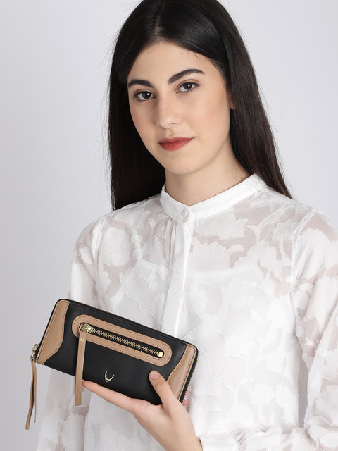 

Hidesign Women Black & Brown Solid Zip Around Leather Wallet