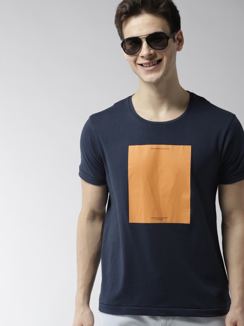 

Mast & Harbour Men Navy Blue & Orange Printed Round Neck T-shirt