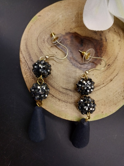 

ToniQ Black & Gunmetal-Toned Teardrop Shaped Drop Earrings