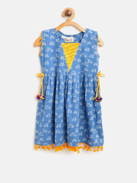 

BownBee Girls Blue & Off-White Printed Fit & Flare Dress