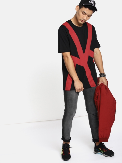 

Kook N Keech Men Black & Red Printed Round Neck Longline T-shirt