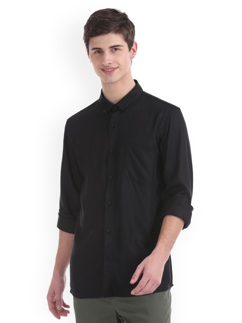 

Ruggers Men Black Regular Fit Solid Casual Shirt