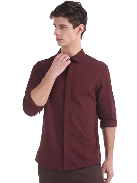 

Colt Men Maroon Regular Fit Solid Casual Shirt