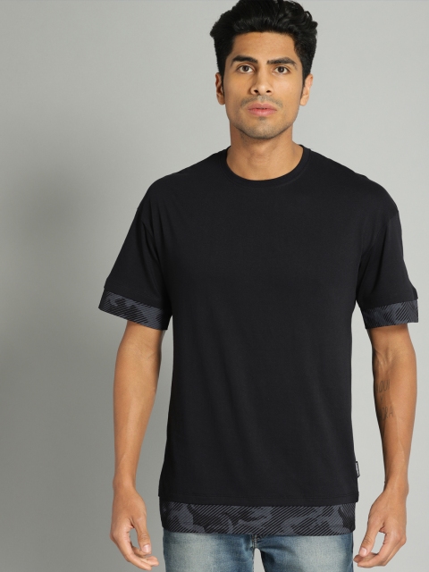 

Roadster Men Black Solid Round Neck Loose Fit Longline T-shirt