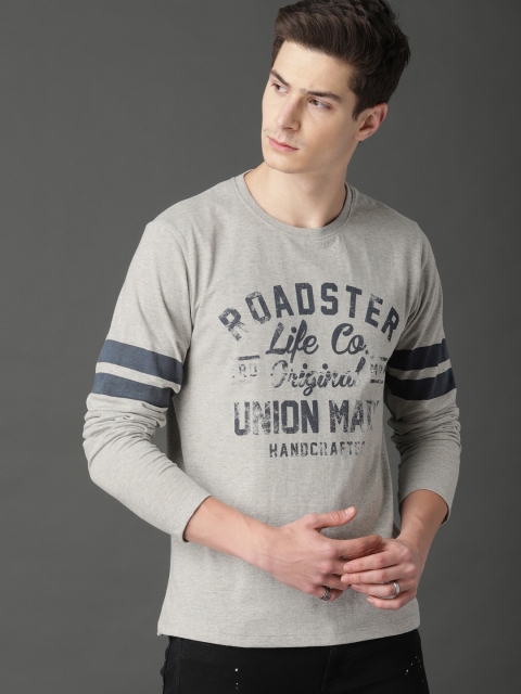 

The Roadster Lifestyle Co Men Grey Melange Varsity Printed T-shirt