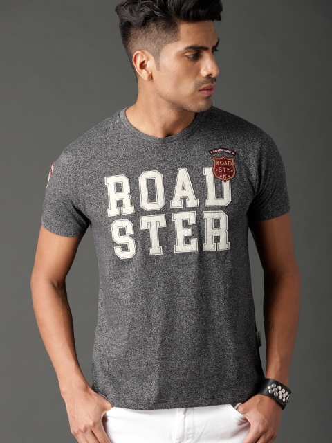 

Roadster Men Charcoal Grey Melange Textured Brand Carrier T-shirt
