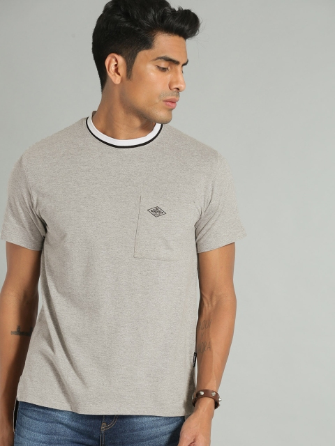 

Roadster Men Grey Melange Solid Round Neck T-shirt