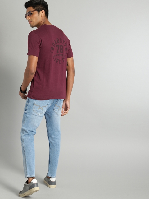 

Roadster Men Burgundy Solid Round Neck T-shirt